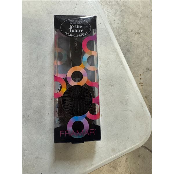 Black to the future detangler brush