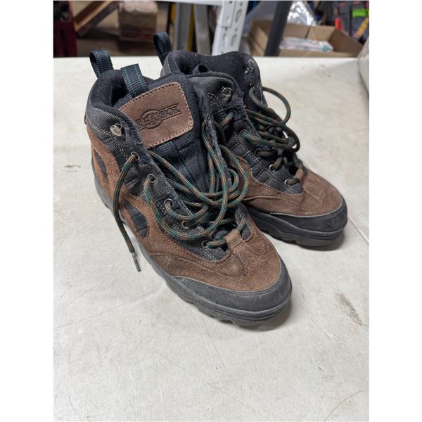 Footwear size 7