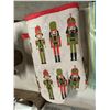 Image 1 : Nutcracker oven mitts