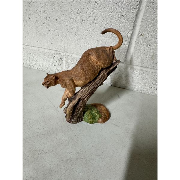 Porcelain great cats of the world cougar