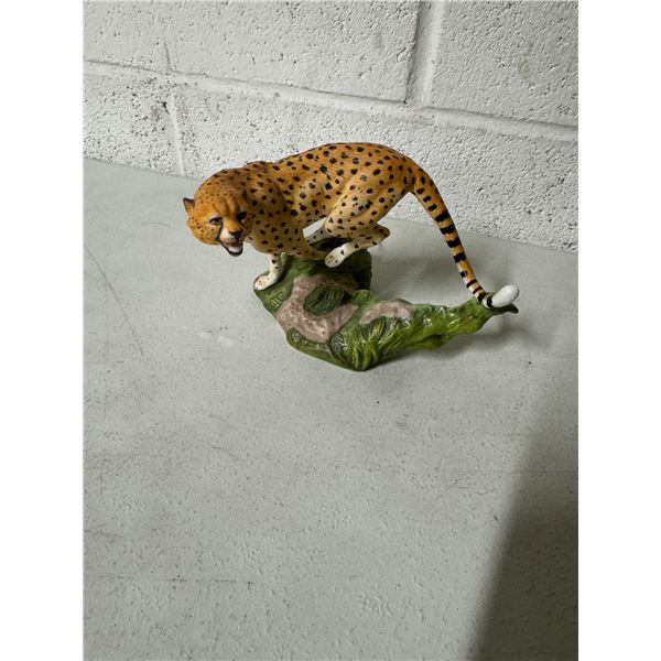Porcelain great cats of the world cheetah