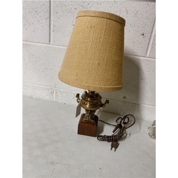 Vintage Mario industries brass lamp, USA