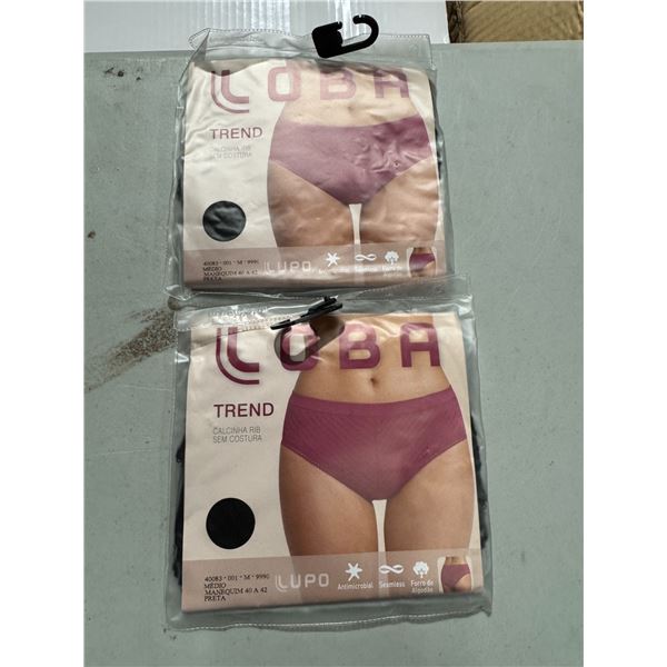 Woman's underwear medium?
