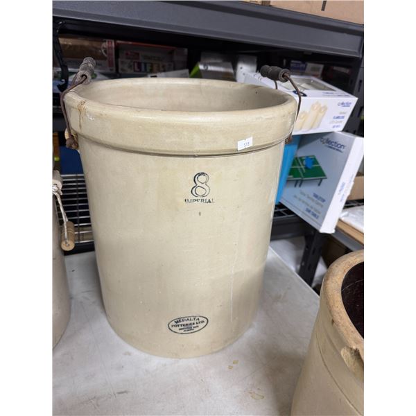 Medalta 8 imperial crock