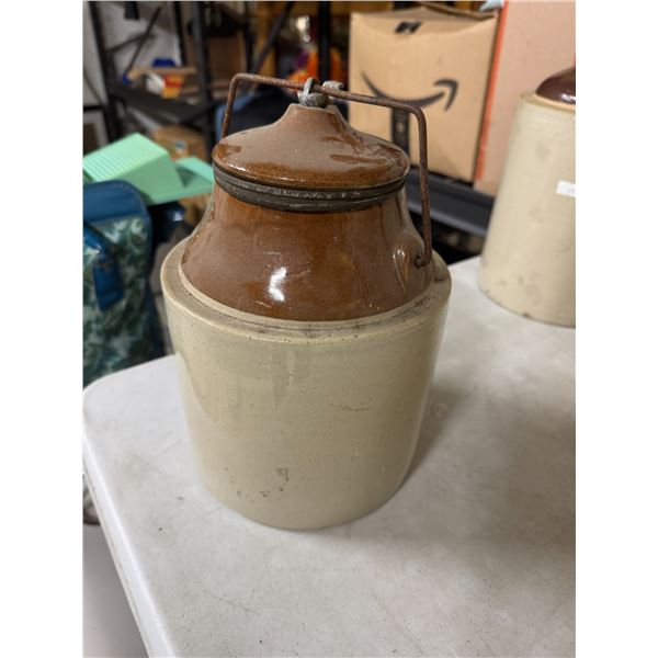 Pottery container