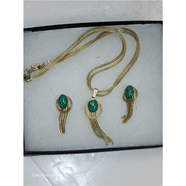 Vintage Continental Goldtone Mesh Pendant with Clip On Earrings