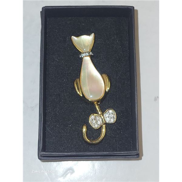 Vintage Signed Butler Swinging Tail Mother of Pearl Cat Brooch from the 1970s
