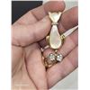 Image 4 : Vintage Signed Butler Swinging Tail Mother of Pearl Cat Brooch from the 1970s