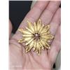 Image 4 : Vintage Signed Avon Matte Satin Textured Goldton Starburst Brooch
