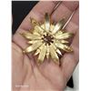 Image 5 : Vintage Signed Avon Matte Satin Textured Goldton Starburst Brooch