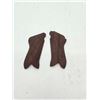 Image 1 : Luger pistol grips