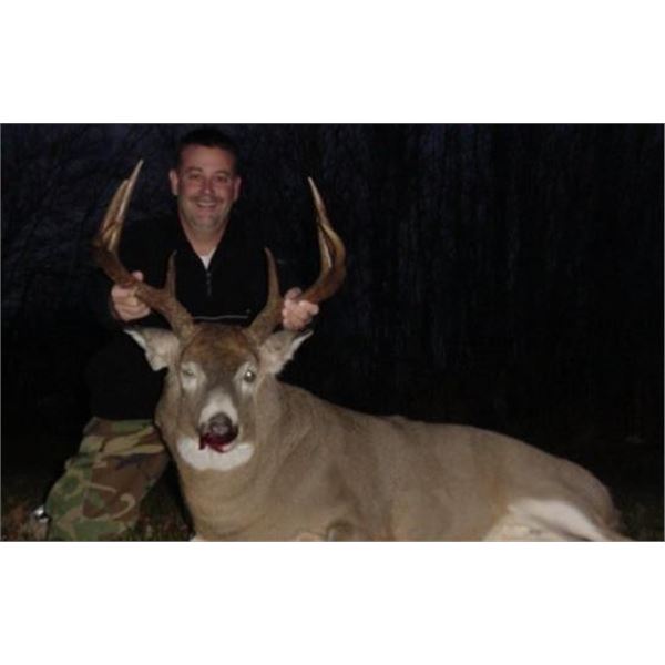 Manitoba Whitetail Hunt - 1 Person, 6 Days Donated by Nitootem Northern Adventures