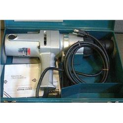 MAKITA ELECTRIC IMPACT WRENCH, 1 INCH DRIVE, APPEARS UNUSED AND OPERATIONAL, WITH METAL STORAGE/ CAR