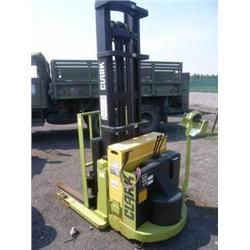 CLARK MDL SP30 POWER WORKER LIFT SN 0081-PM6552, 2700 LBS FORK DIMENSIONS 36" X 4", W/ OUTREACH GNB 
