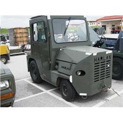 TUG/ TOW TRACTOR, HARLAN/ CLARK, NO DATA PLATE, 4CYLINDER/ GASOLINE, AUTOMATIC(1361HRS)