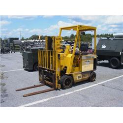 1987 CLARK MDL ECS20 4000 LB CAPACITY ELECTRIC FORK LIFT TRUCK S/ N: E357-0164-6517FA HOURS 1960. 4