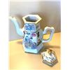 Image 4 : Porcelaine Tea Pots A
