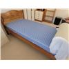 Image 5 : Oak Twin Size Bed  C