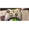 Image 3 : XBOX 360 COMES WITH TWO CONTROLS