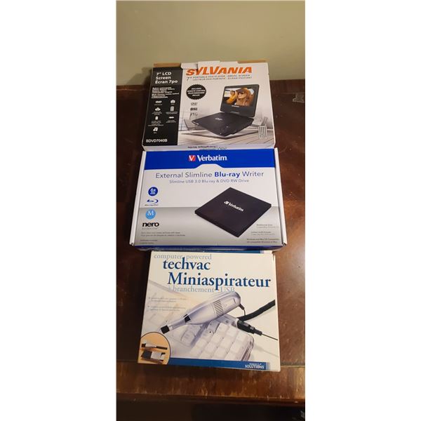 SYLVANIA PORTABLE DVD PLAYER 7" SCREEN, KEYBOARD CLEANER AND SLIM LINE BLUE RAY WRITE