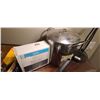 Image 4 : STAINLESS STEEL POT, KETTLE, EGG POACHER AND MISC