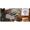 Image 21 : GARDEN GLOVES AND LOTS OF SEEDS