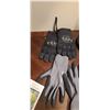 Image 22 : GARDEN GLOVES AND LOTS OF SEEDS