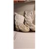 Image 6 : SNOW BOOTS AND FOAM SIZE 9