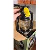 Image 4 : NEW KEROSINE LAMP COMES WITH TWO 1.89L OF LAMP OIL