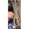 Image 10 : LARGE TOTE OF ROPES, PULLIES AND TIEBOSS RATCHETS