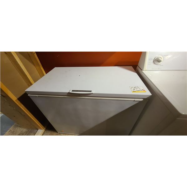 FRIDIGAIRE 10CU FT FREEZER COMES WITH CONTENT