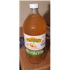 Image 2 : 8-945ML ORGANIC APPLE CIDER VINEGAR C/W WOOD CRATE