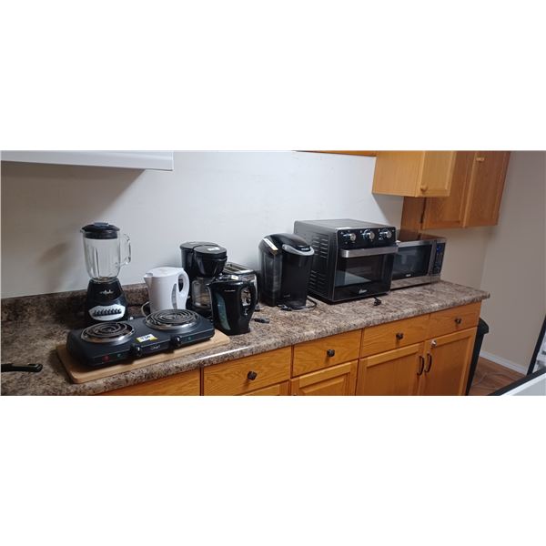 ALL KITCHEN COUNTER -TOP APPLIANCES IN PHOTOS