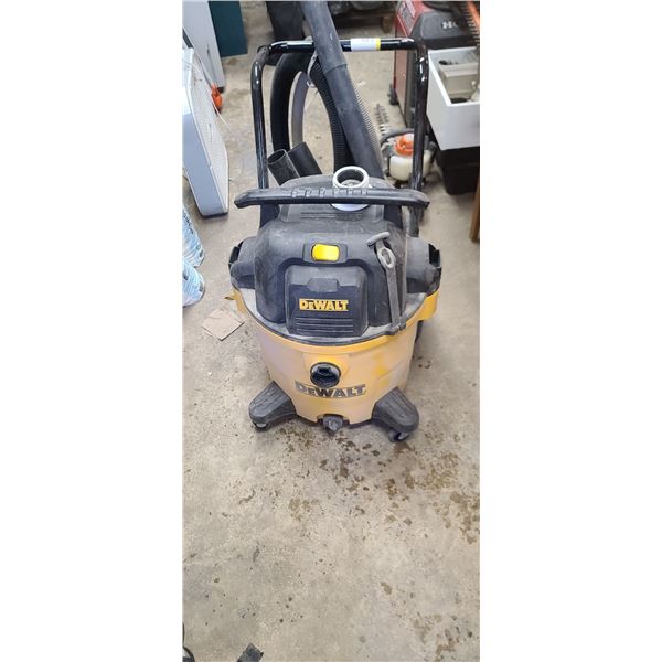 HIGH CAPACITY DEWALT WET/DRY VACUUM DVX 14P 14GAL