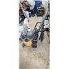 Image 3 : HIGH CAPACITY DEWALT WET/DRY VACUUM DVX 14P 14GAL