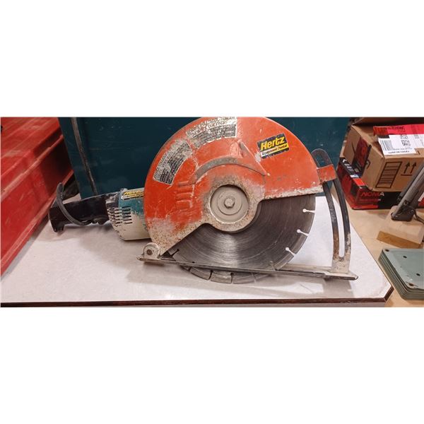 MAKITA ELECTRIC CONCRETE SAW IN METAL CASE