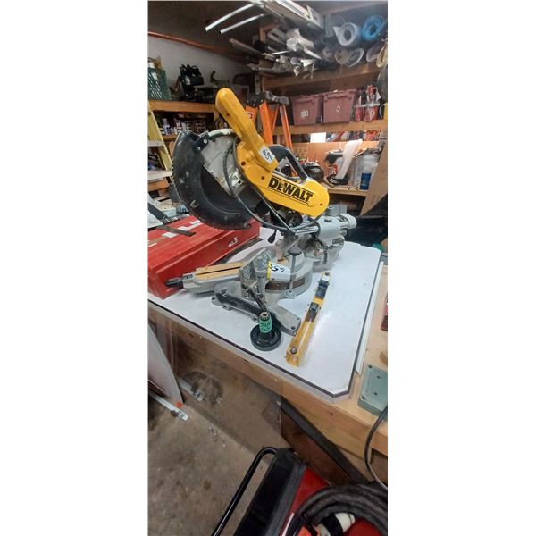 DEWALT MITER COMPOUND SAW 12"