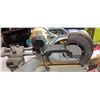 Image 8 : DEWALT MITER COMPOUND SAW 12"