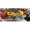 Image 9 : DEWALT MITER COMPOUND SAW 12"