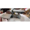 Image 1 : DELTA POWER 4" BELT AND 6" DISC SANDER