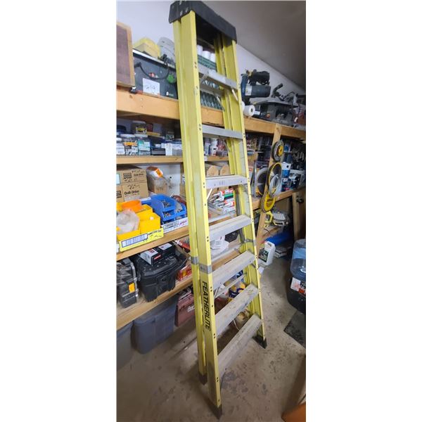 YELLOW FEATHER LIGHT STEP LADDER 8'