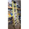 Image 1 : YELLOW FEATHER LIGHT STEP LADDER 8'