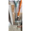 Image 4 : ASSORTED GARDEN TOOLS