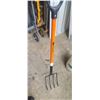 Image 6 : ASSORTED GARDEN TOOLS