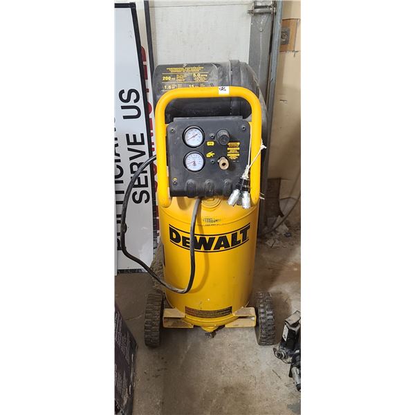 DEWALT 15GAL 5.0CFM 1.6HP AIRCOMPRESSOR