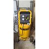 Image 2 : DEWALT 15GAL 5.0CFM 1.6HP AIRCOMPRESSOR