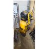 Image 8 : DEWALT 15GAL 5.0CFM 1.6HP AIRCOMPRESSOR
