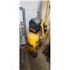 Image 9 : DEWALT 15GAL 5.0CFM 1.6HP AIRCOMPRESSOR