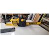 Image 10 : DEWALT BRUSHLESS 60V MAX DCCS670 CORDLESS CHAIN SAW IN TOTE C/W 3 HD BATTERIES NO CHARGER FOUND