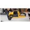 Image 9 : DEWALT BRUSHLESS 60V MAX DCCS670 CORDLESS CHAIN SAW IN TOTE C/W 3 HD BATTERIES NO CHARGER FOUND